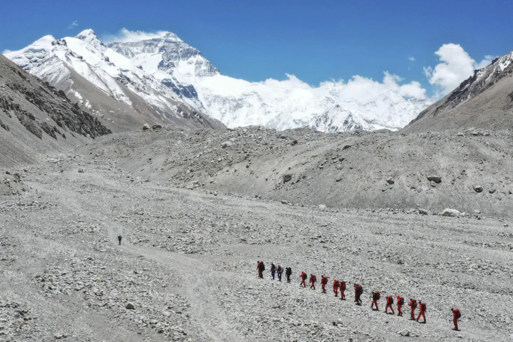 China Allows Foreigners To Climb Mount Everest 