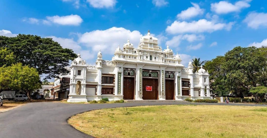 These Beautiful Palaces in Karnataka